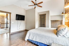 Lavish Retreat w/ Decks, Steps to Table Rock Lake!