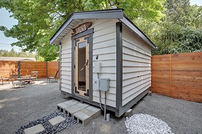 Farmhouse w/ Private Hot Tub < 1 Mile to Birch Bay