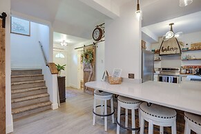 Farmhouse w/ Private Hot Tub < 1 Mile to Birch Bay