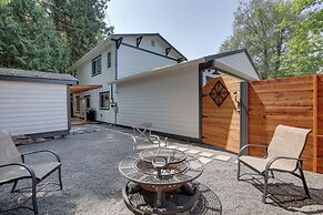 Farmhouse w/ Private Hot Tub < 1 Mile to Birch Bay