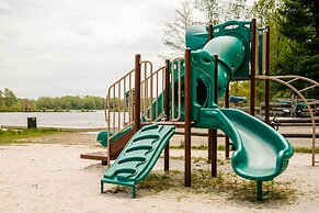 'sweetfern' Gouldsboro Cabin: Deck + Lake Access