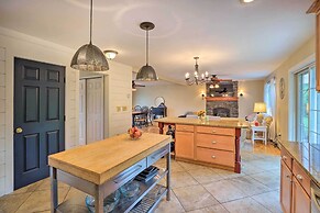 Lakefront Homer Abode w/ Patio & Backyard!