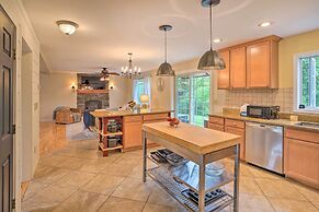 Lakefront Homer Abode w/ Patio & Backyard!