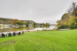 Lakefront Homer Abode w/ Patio & Backyard!