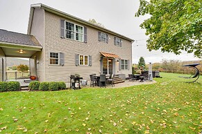 Lakefront Homer Abode w/ Patio & Backyard!