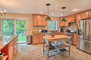 Lakefront Homer Abode w/ Patio & Backyard!