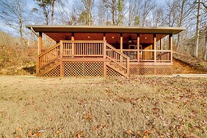 Cozy Waverly Cabin w/ Fireplace & Deck!