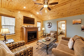 Cozy Waverly Cabin w/ Fireplace & Deck!