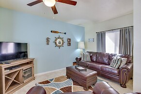 Padre Island Condo w/ Pool Access - Walk to Beach!