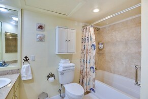 Padre Island Condo w/ Pool Access - Walk to Beach!