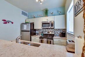 Padre Island Condo w/ Pool Access - Walk to Beach!