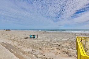 Padre Island Condo w/ Pool Access - Walk to Beach!