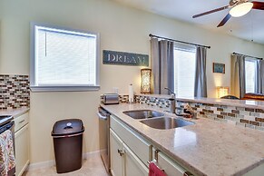 Padre Island Condo w/ Pool Access - Walk to Beach!