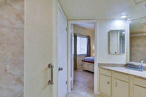 Padre Island Condo w/ Pool Access - Walk to Beach!