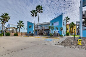 Padre Island Condo w/ Pool Access - Walk to Beach!