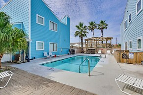Padre Island Condo w/ Pool Access - Walk to Beach!