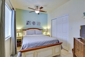 Padre Island Condo w/ Pool Access - Walk to Beach!