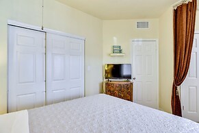 Padre Island Condo w/ Pool Access - Walk to Beach!