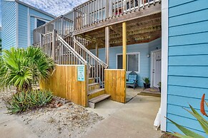 Padre Island Condo w/ Pool Access - Walk to Beach!