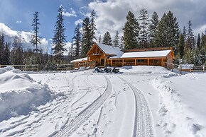 Stunning Montana Retreat: Hot Tub, On-site Hiking!