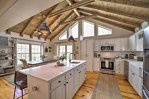 Deck + Fire Pits: Lake Toxaway Getaway!