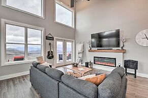 Scenic Hillside Cabin in Sylva w/ Hot Tub & Views!