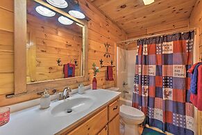 Rural Murphy Cabin - Yard, Hot Tub & Fire Pit