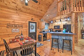 Rural Murphy Cabin - Yard, Hot Tub & Fire Pit