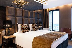 Art Suites Luxury Hotel