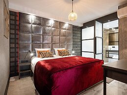 Art Suites Luxury Hotel