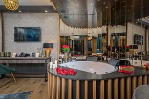 Art Suites Luxury Hotel