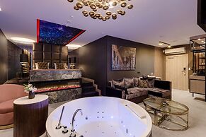 Art Suites Luxury Hotel