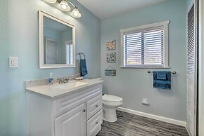 Gold Beach Home w/ Hot Tub, 1/4 Mi to Beach!