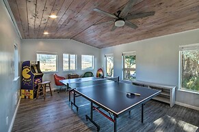 Gold Beach Home w/ Hot Tub, 1/4 Mi to Beach!