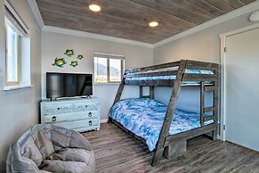 Gold Beach Home w/ Hot Tub, 1/4 Mi to Beach!