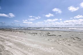 < 1 Mi to Coast: Jamaica Beach Home w/ Pool Access