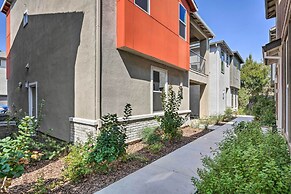 Pet-friendly Elk Grove Retreat w/ Balcony!