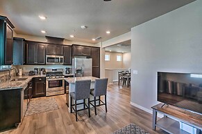 Pet-friendly Elk Grove Retreat w/ Balcony!