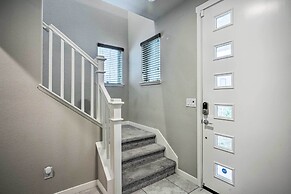Pet-friendly Elk Grove Retreat w/ Balcony!