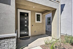 Pet-friendly Elk Grove Retreat w/ Balcony!