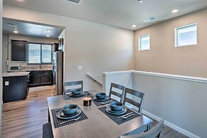 Pet-friendly Elk Grove Retreat w/ Balcony!