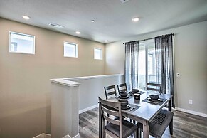 Pet-friendly Elk Grove Retreat w/ Balcony!