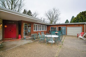 South Haven Home ~ 1 Mi to Lake Michigan!