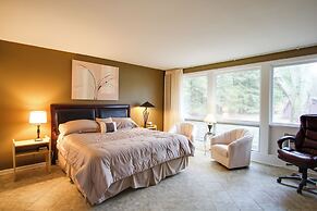 South Haven Home ~ 1 Mi to Lake Michigan!