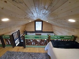 Rustic Hendersonville Farm Studio w/ Private Deck