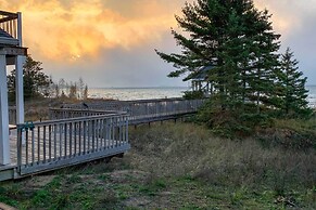 Chic Townhome on Lake Huron w/ Private Beach!