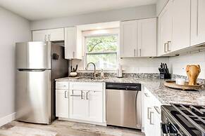 Dtwn Winter Garden Home: 12 Mi to Disney!