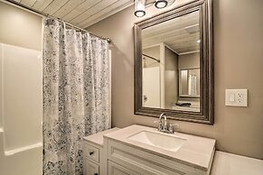 Cozy Apartment w/ Outdoor Entertaining Space!