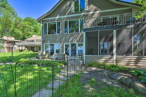 Pet-friendly Family Home Situated on Green Lake!