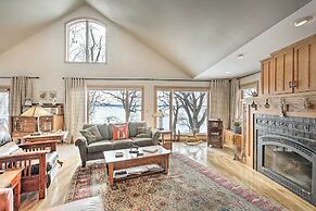 Pet-friendly Family Home Situated on Green Lake!